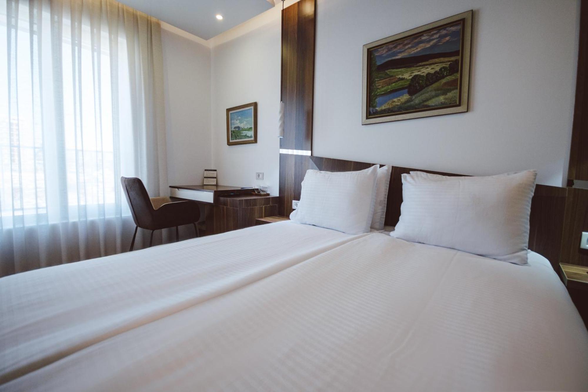 Star Hill Hotel & Spa Pristina Extérieur photo